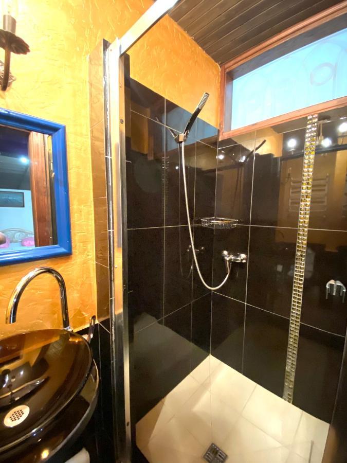Квартира В Центрі На Вулиці Лесі Українки 19 Lviv Bagian luar foto